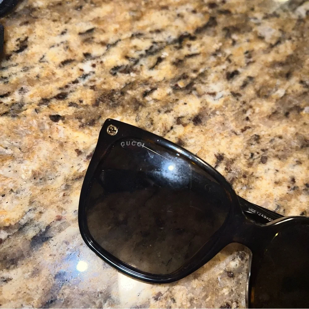 Gucci Black Oversized Women’s Sunglasses - Picture 5 of 7